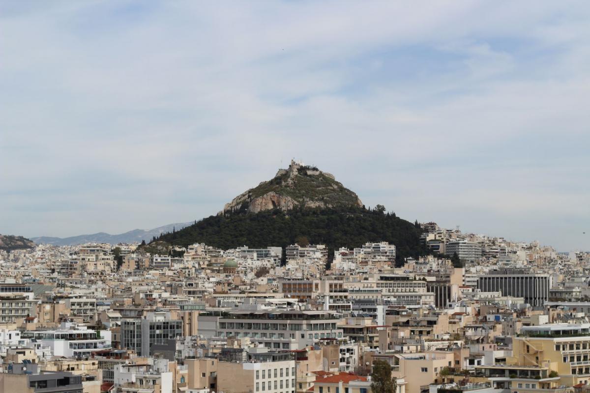 city view with moutains in the back