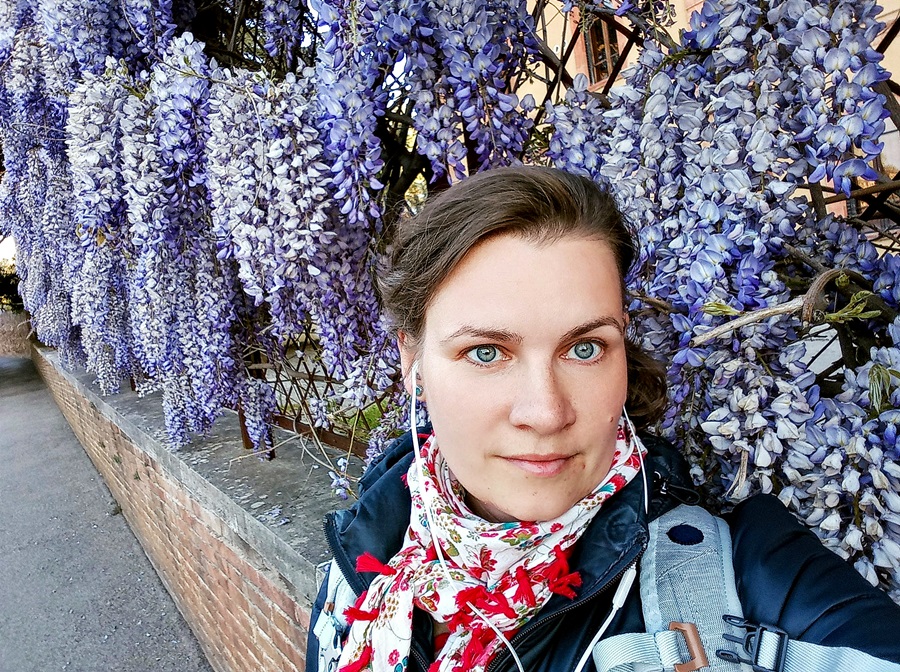 Kata with flowers behind her