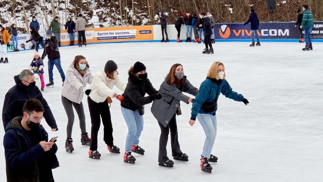 iceskating in queue