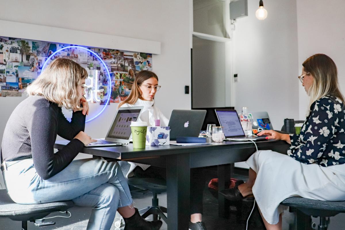 women working together