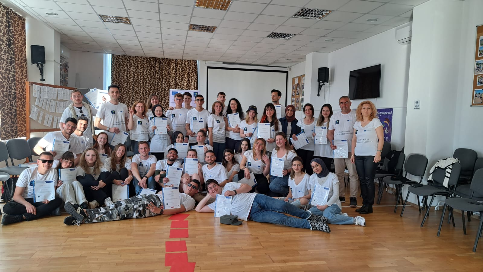 The whole group of Participants of the project posing with their certificates