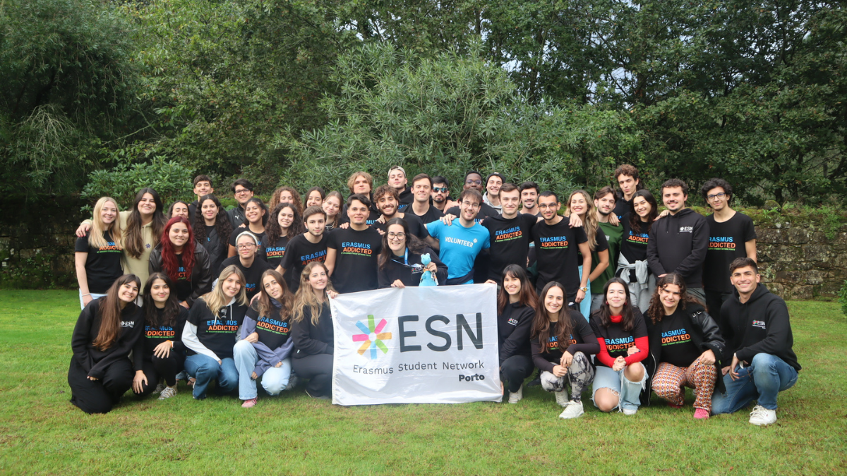 A group photo of young people holding a flag of ESN Porto.