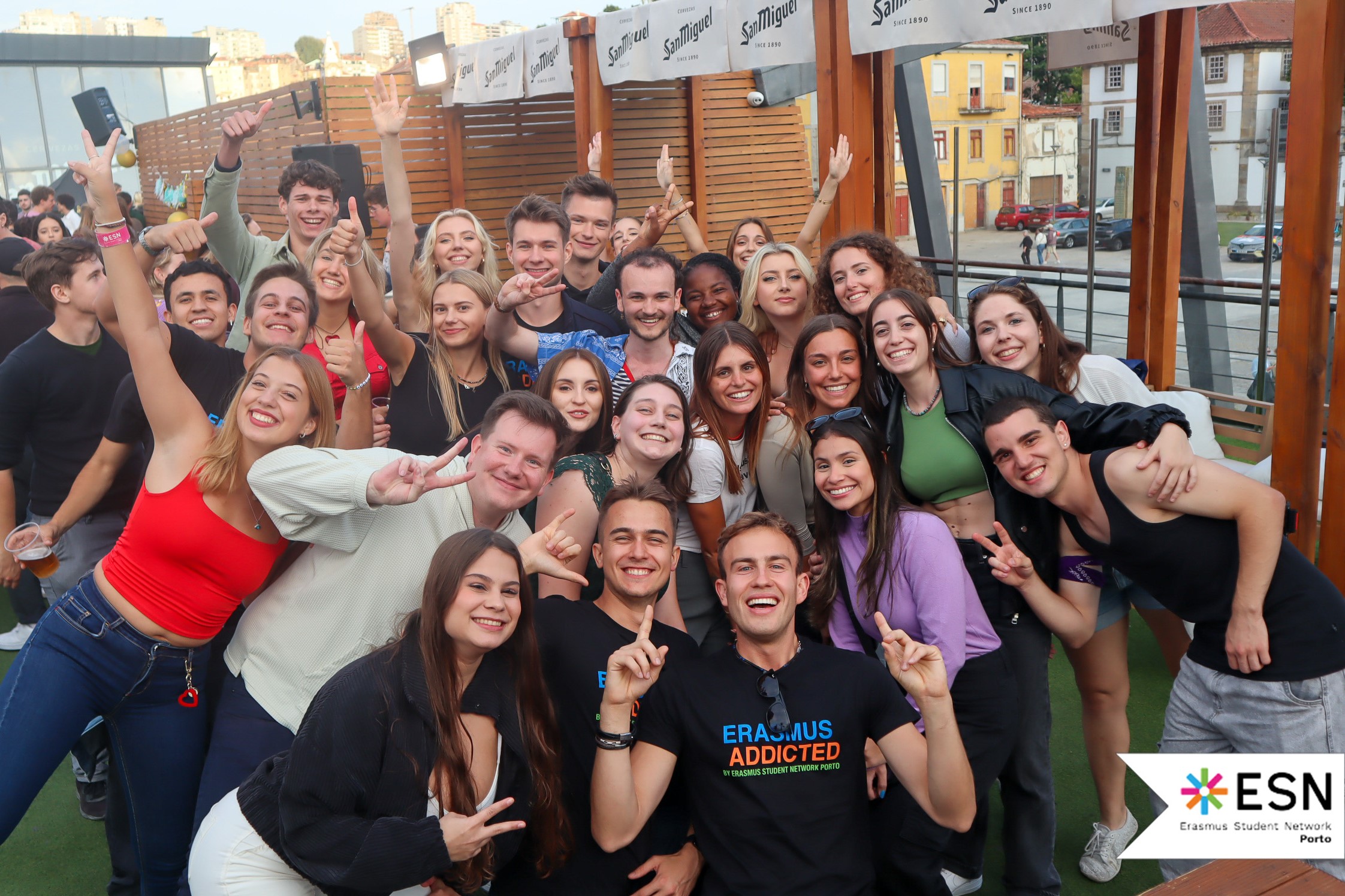 A group of students posing for a group picture at an event in Porto.