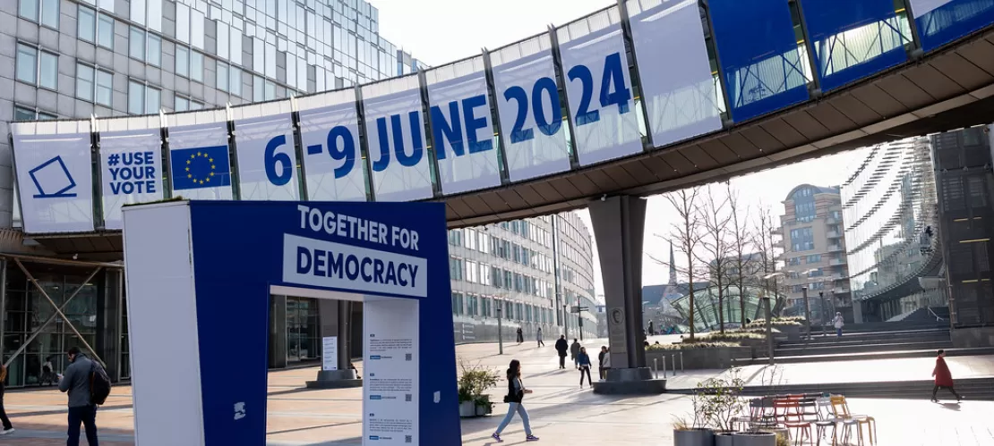 “Use your vote” reads the outside wall of the Parliament building. © European Union 2024 - Source : EP