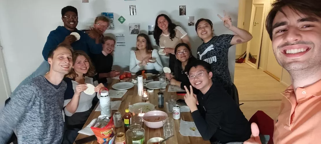 ㅤDennis and his friends.