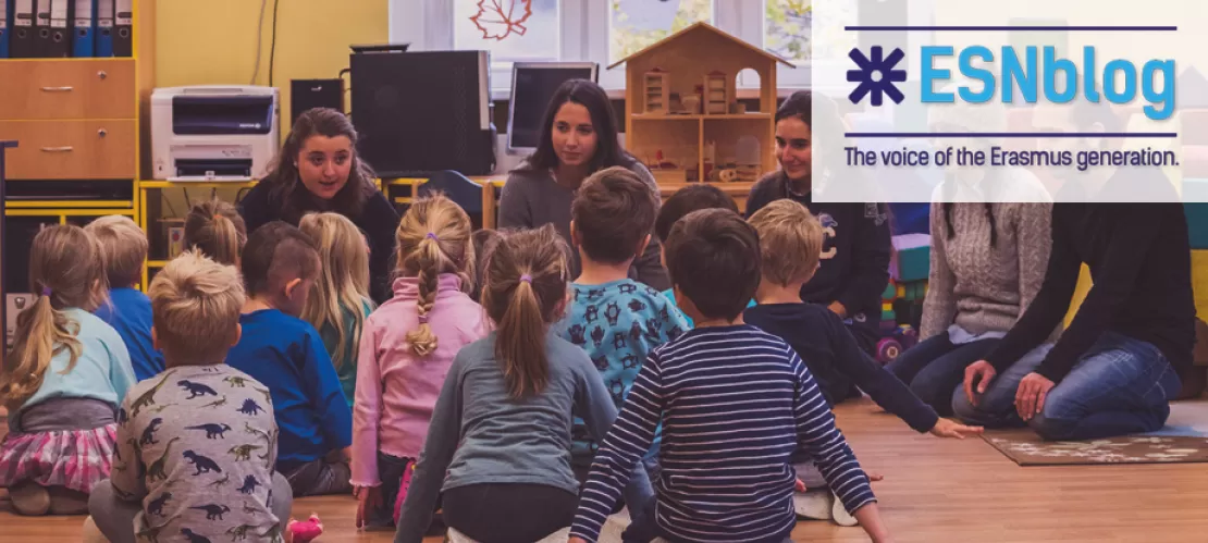 group of kids paying attention to the teacher