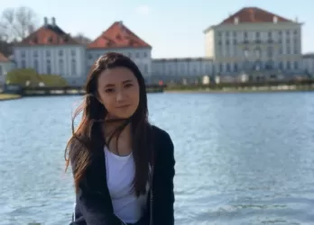 Profile Pic - Lisa sitting in front of a lake